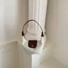 2026 Nueva Bolsa Impermeable de Nailon para Lonchera Diseño de Nicho Bolso de Mano para Viajes Diarios Casual Versátil de un Solo Hombro Bolsa de Empanada para Mujeres