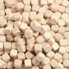 Dados al por mayor área de juegos infantiles partículas de madera piscina de arena madera de loto piscina de arena restaurante para padres e hijos partículas de madera pequeñas 10 mm 12 mm