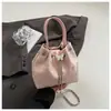 Bolsa Pequena com Bordado de Borboleta Estilo Nacional para Mulheres 2026 Nova Moda Bolsa Saco de Cordão Bolsa Transversal com Corrente de Primavera