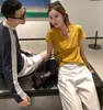 Camiseta Jacquard de Encaje con Cuello en V de Manga Corta para Mujer, Verano 2026, Etérea y Adelgazante, Versátil, Delicada, Amigable con la Piel, Rejuvenecedora, Moderna