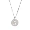 Venta caliente transfronteriza collar con letra de acero de titanio colgante redondo 26 mayúsculas en inglés collar de joyería pulida al por mayor