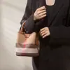 Moda Europeia e Americana Casual Bolsa Saco Feminina 2026 Nova Bolsa Xadrez de Alta Qualidade Bolsa de Mão Ombro Transversal