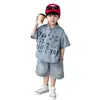 Conjunto de Manga Curta para Meninos 2026 Verão Novo Estilo Coreano Infantil Camisa Shorts Jeans Conjunto de Duas Peças Roupa de Verão Tendência para Meninos