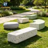 Banca larga de terrazo y combinación de pilares de piedra ovalados para patio y paisaje acabado exterior de comunidad banco de piedra de descanso al por mayor