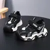 Zapatos Casuales Versátiles de Moda para Niños 2026 Verano Nuevos Zapatos de Malla Transpirables para Playa de Punta Cerrada Antipatadas Zapatos Individuales