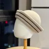 Design ao ar livre 2026 chapéu de marinheiro listrado em blocos de cor, tricotado à mão, versátil para outono e inverno, faz o rosto parecer menor, chapéu bucket de lã