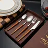 Juego de Cubiertos de Acero Inoxidable Multifuncional para el Hogar Transfronterizo, Juego de Cuatro Piezas con Mango de Madera, Juego de Vajilla Occidental de Grado Alimenticio, Venta al por Mayor Personalizada