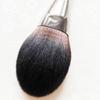 Brocha de maquillaje plana con polvos sueltos tipo corazón de melocotón, serie M n.° 128