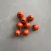 Campana Pequeña Redonda Pintada de 14 mm DIY Accesorios Creativos para Mascotas Color Caramelo Rodillo Metálico de Una Palabra Pintura en Spray Campana de Navidad