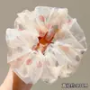 Scrunchie oversized estilo coreano com estampa floral e laço, adequado para um coque estilo universitário, realça o volume do cabelo, acessório de cabelo