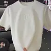 Nueva camiseta casual de manga corta para hombre, de moda, resistente, con cuello redondo y letras en relieve, top elegante