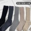Calcetines de lana con rayas verticales de color liso estilo miu