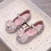 Sapatos de Princesa Desenho Animado Novo Estilo Verão 2025 para Meninas, Sapatos de Couro com Solado Macio, Sapatos de Lantejoula e Cristal para Apresentações de Menininhas