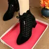 2026 Botas Curtas de Couro Macio Primavera e Verão Novo Estilo Malha Vazada Bico Fino Strass Moda Sandálias Versáteis