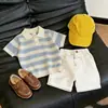 Ropa Infantil Estilo Coreano 26 Nuevos Estilos de Verano Camisa Polo de Punto Hueco a Rayas Azules y Blancas con Mangas Cortas Pantalones Cortos Casuales