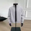 Chaqueta cortavientos de manga larga de color liso versátil estilo americano casual para primavera y otoño moda de alta gama con cuello alto ropa para hombre venta al por mayor