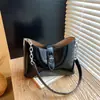 Nuevo Bolso de Axila Rosa Exquisito de Alto Valor para Mujer, Bolso de Hombro con Cadena Versátil, Bolso de Alta Gama para el Trabajo, Primavera 2026