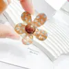 Accesorios para el Cabello de Flor Acrílica de Lunares Estilo Retro de Hong Kong Pinzas para el Cabello Pendientes Funda para Teléfono Crocs Accesorios para Joyería DIY