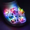 Zapatos con Agujeros de Luz LED Intermitente Transfronterizos Flor de Zapato Hebilla Decorativa Animales de Dibujos Animados Zapatos de Jardín Accesorios para Bolsos Accesorios
