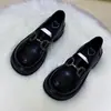 Mocasines casuales populares para mujer, nuevos zapatos versátiles de suela gruesa para el otoño de 2026, zapatos de cuero versátiles de estilo británico con suela blanda para mujer
