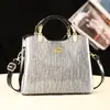 Moda Feminina Nova Bolsa de Ombro Clássica Bolsa Transversal de Couro Brilhante Bolsa de Mão de Grande Capacidade Versátil de Luxo para Senhoras