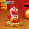 Gato da Sorte Segurando Lingotes de Ouro, Gato Acenando Automaticamente, Alimentado por Energia Solar, Estilo Chinês Moderno, Decoração Pequena para Carro, Enfeite de Carro, Decoração de Escritório, Atrator de Riqueza