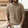Nova camiseta de malha canelada texturizada de manga curta masculina, marca moderna de verão, camiseta legal e casual com gola meio alta