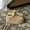 Primeiro Encontro Botas de Neve Curtas com Solado Grosso Sazonais para Mulheres 2026 Novas Botas de Algodão Quentes Espessadas com Forro de Lã para Neve do Nordeste