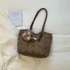 Bolsa de Mão Mais Vendida Transfronteiriça Feminina de Grande Capacidade para o Dia a Dia Bolsa Tote Casual Bolsa de Ombro Versátil Fashionável Bolsa de Braço