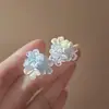 Pendientes Blancos con Flores Estilo Vacaciones de Primavera para Mujer, Tachuelas Dopamina Únicas con Diseño de Nicho y Accesorios Versátiles para Orejas
