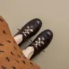 Zapatos de cuero retro calados con cordones profundos, zapatos de tacón bajo estilo británico para mujer para primavera y otoño
