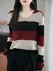 Nuevo suéter de punto para mujer, de lana de hilo fino para otoño e invierno, con rayas anchas, bloques de color, cuello en V, casual, versátil, con diseño calado