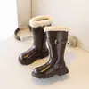 Botas de lã de cordeiro PU para mulheres, novo estilo inverno 2026, botas longas pretas, botas de neve com sola grossa, botas de cano alto com forro de fleece