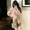 Camisa Rosa Suave Retro Estilo Coreano 2026 Cuello en V Holgada Perezosa Adelgazante Que Reduce la Edad Delgado Top de Manga Larga