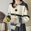 Outono e inverno Novo cardigã de tricô listrado de cor contrastante estilo coreano com design de flor tridimensional suéter doce estilo ocidental casaco feminino