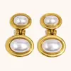 Pendientes de Moda Transfronterizos Europeos y Americanos Elegantes con Estilo de Gama Alta Acero Inoxidable Chapado en Oro de 18K Empalme de Perlas de Imitación Pendientes para Mujer