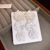 Pendientes de Perla Florales Frescos y Dulces de Aguja Plateada, Sensación de Lujo Ligero y Gama Alta, Set de Pendientes Versátil, Accesorios para Orejas Elegantes y Graciosos
