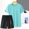 Conjunto Esportivo de Seda Gelada de Verão Secagem Rápida Respirável Camiseta Gola Redonda Conjunto Curto Tendência Feminina Conjunto de Duas Peças para Corrida e Montanhismo Absorvente de Suor