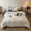 Juego de Cuatro Piezas de Algodón de Fibra Larga Cepillado Otoño e Invierno Estilo Pastoral Coreano 100% Algodón Funda de Edredón Gruesa con Lazo Sábana Funda de Almohada 1.2m