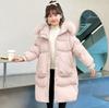 Novo Estilo Outono e Inverno Infantil Casacos de Algodão de Comprimento Médio para Meninas, Casacos de Algodão Estilosos, Casacos Quentes Espessos, Jaquetas de Algodão com Gola de Pele Grande