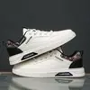 Zapatos casuales de corte bajo para hombre 2026 nuevos populares de otoño ligeros, zapatillas versátiles, zapatos blancos de suela blanda para hombre