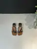 []Chinelos de Dedo com Salto Anabela e Bico Quadrado Estilo Francês para Mulheres, Adequados para Uso Externo, Novo Modelo de Verão 2026 nas Cores Preto e Damasco