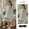 Precioso, sexy, satén sedoso, escote en V pronunciado, corte bajo, push-up, con almohadillas extraíbles, tiras cruzadas, camisón sin espalda con bata exterior 7213