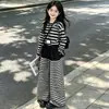 Conjunto de Moletom Listrado e Calça Wide Leg para Meninas Outono Nova Coleção Patchwork Estilo Coreano Celebridade da Internet Calças de Comprimento Total Meninas Crianças Grandes Roupas de Outono