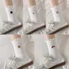 Calcetines blancos de algodón puro para mujer para combinar con zapatos pequeños de cuero, calcetines de media pantorrilla, estilo primavera y otoño, estilo universitario, calcetines lindos con volantes de encaje, calcetines largos