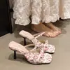 Novos Sapatos Femininos Estilo Verão 2026 para Uso ao Ar Livre, Saltos Finos Confortáveis Que Não Cansam Seus Pés, Chinelos Confortáveis de Salto Alto com Estampas Florais Que Combinam com Saias e São Agradáveis aos Olhos