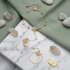 Pulseira Taina Cruzada Europeia e Americana em Ouro 18K Cravejada com Diamantes, Toque de Luxo Leve e Sofisticado, Joia Mais Vendida na Amazon para Mulheres Atacado