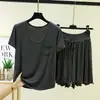 Conjunto de dos piezas de camiseta de manga corta con cuello redondo, bolsillos y modal, y shorts de cintura alta con volantes y cordón, ropa de estar por casa ligera de talla grande