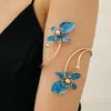 Pulsera Cruzada Europea y Americana de Nueva Aleación con Pedrería de Trébol de Cinco Hojas Set de Tres Piezas Brazalete Geométrico Simple de Superficie Lisa Joyería para Mujer