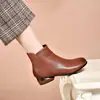 Nuevas botas cortas de algodón para mujer para otoño e invierno 2026, forradas de felpa, zapatos de madre, planas, piel suave, suela blanda, versátiles botas Martin para mujer